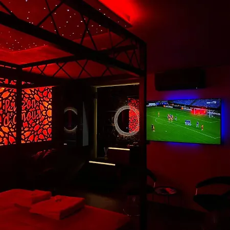 Chambre Romantique Avec Jacuzzi R *